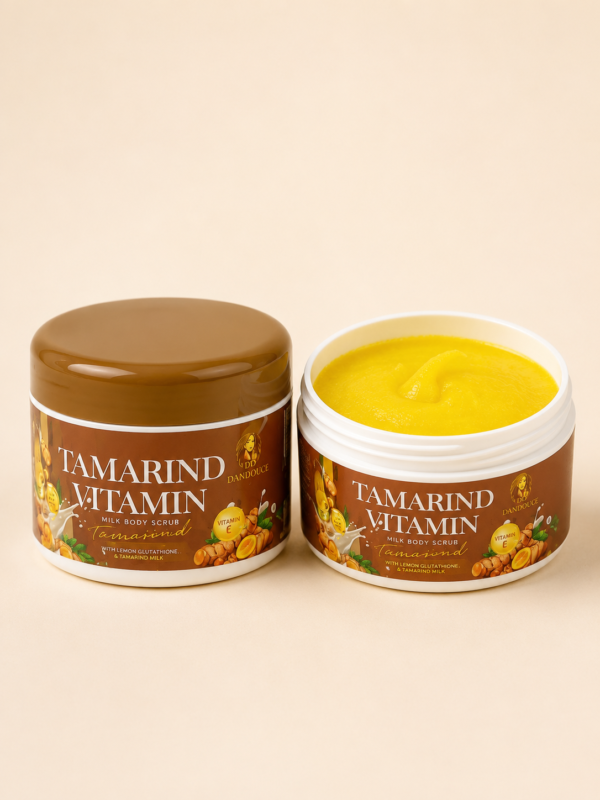 Dandouce Gommage Corporel Éclaircissant Tamarin, Lait & Vitamine C - Exfoliant & Éclat Intense - Soin à base de Curcuma